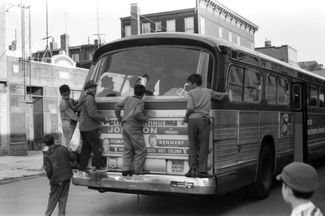 Пассажиры автобуса в Бруклине, Нью-Йорк. 1962 год