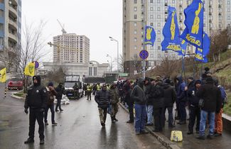 Полиция и националисты у консульства России в Одессе, 18 марта 2018 года