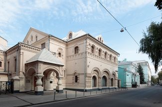 Здание по адресу Леонтьевский переулок, 7, в Москве, где, по мнению Мединского, до вмешательства Минкульта «был чуть ли не стриптиз»