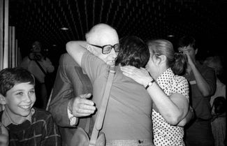 Andrei Sakharov and Elena Bonner meeting her mother, daughter, and grandchildren at the airport on June 6, 1987. They had emigrated to the United States 10 years earlier under pressure from the Soviet authorities.