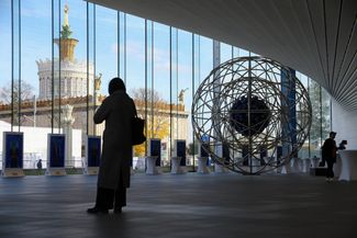 Внутри павильона «Атом» на ВДНХ в Москве