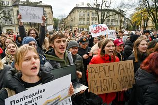 Студенты национального университета «Львовская политехника» требуют отставки Ирины Фарион (она читает лекции в этом вузе)