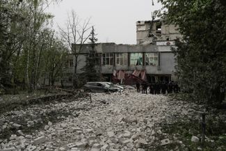 Бывший депутат Верховной Рады Игорь Мосийчук утверждал, что в Чернигове в результате российского удара был разрушен отель, где размещались военнослужащие ВСУ. Власти Украины эту информацию не подтвердили