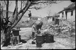 Пищеблок пункта медпомощи 1376 стрелкового полка в селе Верхний Чергунь, 25 апреля 1944 года