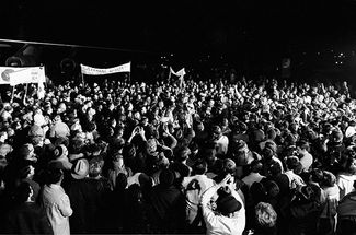 Более двух тысяч человек пришли встретить экипаж «Аполлона-8» ночью 29 декабря 1968 года