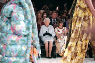 Королева Великобритании Елизавета II во время Лондонской недели моды, 20 февраля 2018 года. <br>