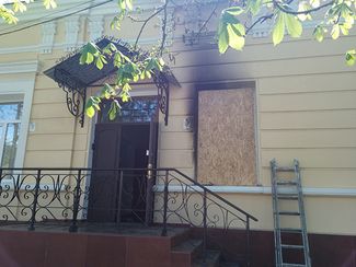 Офис «Единой России» в Симферополе после пожара. 18 апреля 2014-го
