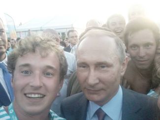 Владимир Карпук и Владимир Путин в аннексированном Крыму
