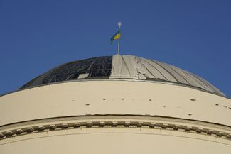 Поврежденный купол Дома учителя. Сентябрь 2023 года