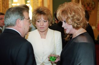 2000. Yevgeny Primakov with two of Russia's most influential women, politician Valentina Matviyenko and pop star Alla Pugacheva.