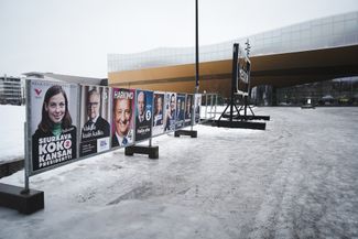 Предвыборные плакаты кандидатов в президенты Финляндии на одной из улиц Хельсинки. 28 января 2024 года