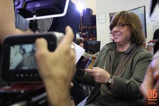 Svetlana Alexievich meets with readers after taking part in a public dialogue at Mayakovsky Library in St. Petersburg. September 26, 2015.