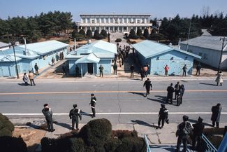 Демилитаризованная зона на границе Северной и Южной Кореи. 1988 год