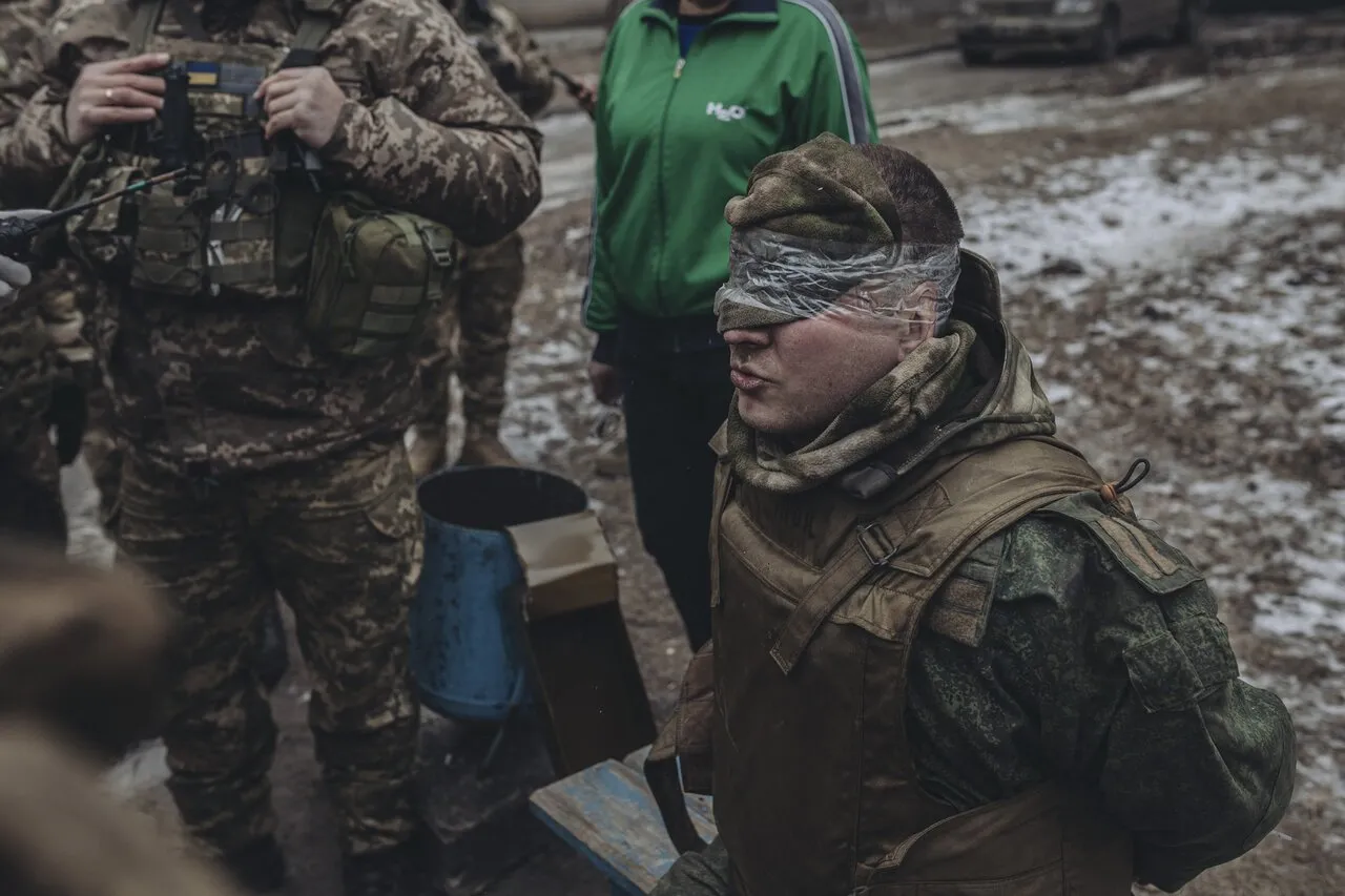 Россия, видимо, захватила Соледар — и продолжает бои за соседний Бахмут.  ВСУ обороняют город и берут российских солдат в плен Триста двадцать третий  день войны. Фотографии — Meduza