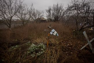 Могилы семи мирных жителей села Правдино, расстрелянных российскими военными