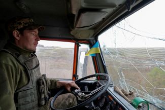 Украинский военный за рулем грузовика