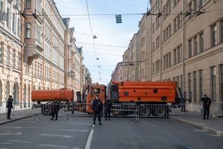 Suvorovsky Avenue at the intersection with Nevsky Prospekt was closed