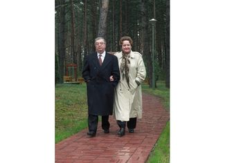 1998. Yevgeny Primakov with his wife, Irina, on a walk at their Moscow country home.