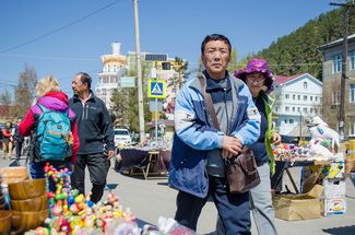 Chinese tourists in Listvyanka, 2017