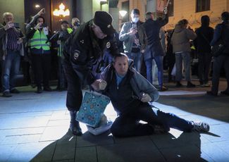Задержание протестующего в Москве, 21 сентября