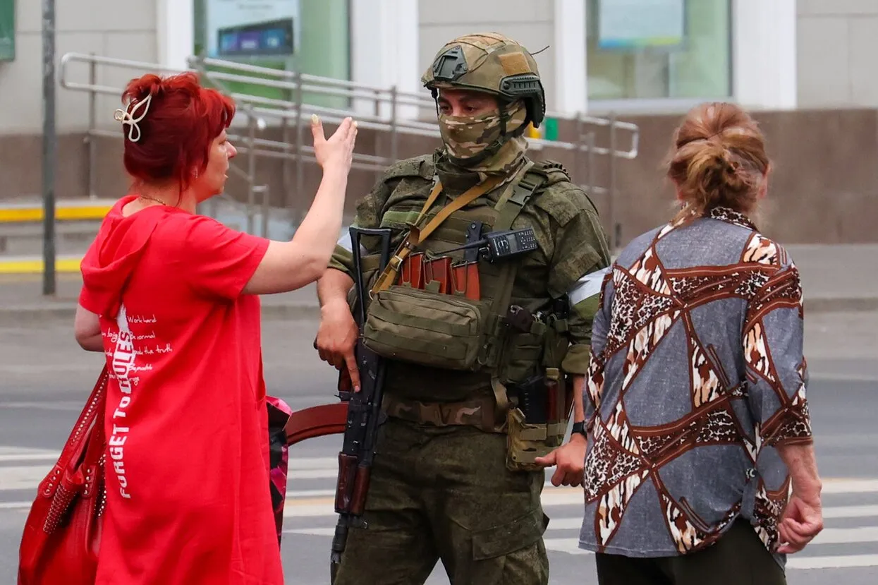 Военная техника ЧВК в центре города. Есть информация, что все нормально»  Вагнеровцы захватили Ростов-на-Дону. Что там сейчас происходит —  рассказывают местные жители — Meduza