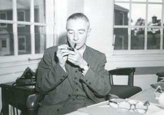 Роберт Оппенгеймер в 1950 году