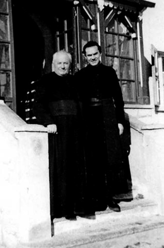 Священники отец Ре и отец Барбарески, помогавшие итальянским евреям уехать в Швейцарию