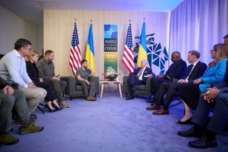Джейк Салливан (третий справа) во время двусторонней встречи Джо Байдена и Владимира Зеленского в Вильнюсе на саммите НАТО. 12 июля 2023 года
