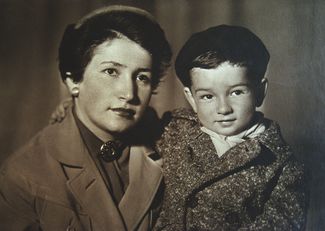 1930s. With his mother, Anna Kirshenblat.