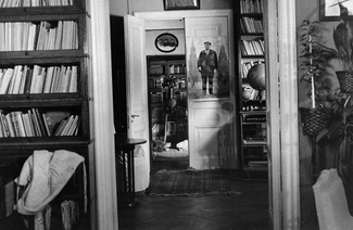 Квартира Кирова: вид из столовой на библиотеку и кабинет