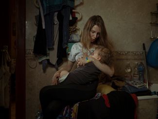 Катерина Давыдченко с сыном Вовой в ванной