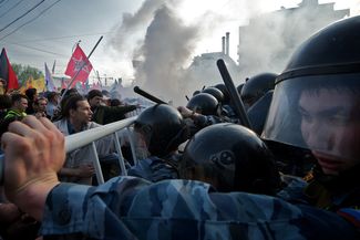 Столкновения митингующих и полицейских на Болотной площади в Москве. 6 мая 2012 года