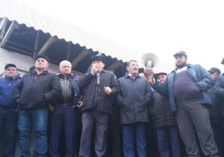 Встреча дальнобойщиков с представителями дагестанских властей. 1 апреля 2017 года