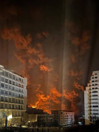 “The end of the world and hell” This is how residents describe Tehran after the Israeli strikes. Above the city there is a black sky and rain “Oily”. photo