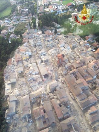 Вид на город Аматриче после землетрясения