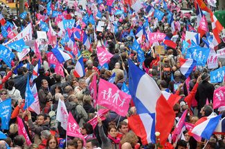Демонстрация противников легализации однополых браков и «гендерной идеологии» во Франции. Май 2013 года