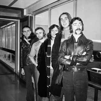 Genesis в 1974 году: Питер Гэбриел, Фил Коллинз, Тони Бэнкс, Майк Резерфорд и Стив Хэккетт