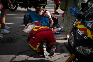 The victim is helped in Paris