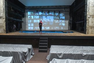 Труппа Театра на Таганке собралась в онлайне в честь дня рождения театра. 23 апреля, 2020 года.