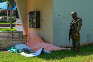 Тела израильтян, убитых боевиками в Сдероте