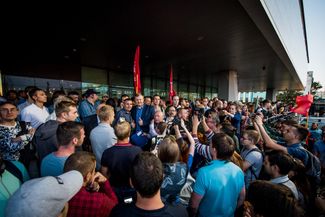 Andrey Ishchenko meets with supporters at a protest outside the Primorsky Krai's administrative building in Vladivostok on September 17.