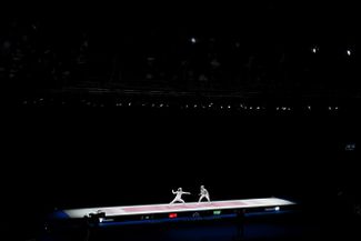 Россиянки Софья Великая (на фото слева) и София Позднякова (на фото справа) в финале соревнований по фехтованию на Олимпиаде в Токио. Олимпийской чемпионкой стала Позднякова. 26 июля
