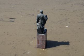 A Lenin statue on Dniprovsky Avenue in Nova Kakhovka, located in Russian-occupied territory. June 6, 2023.