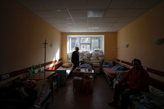 Люди в изюмском госпитале