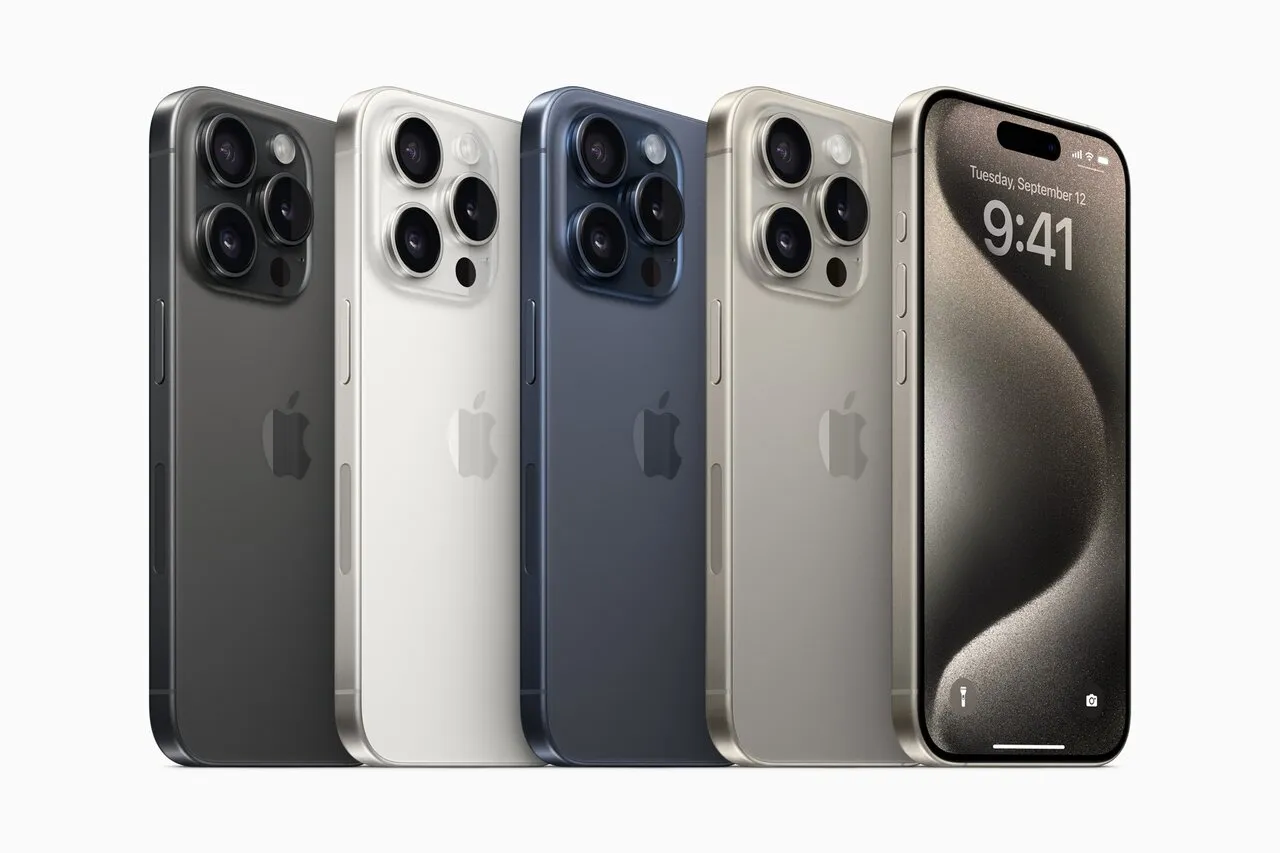 Apple анонсировала первые айфоны с портом USB-C вместо Lightning iPhone 15  Pro получит титановый корпус, а iPhone 15 — розовый цвет и «динамический  остров» — Meduza