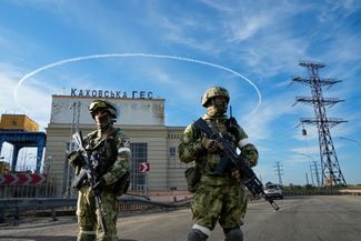 Российские войска на входе Каховской ГЭС