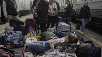 <br><br>Refugees on the platform at the Penza train station before getting on the train to St. Petersburg 