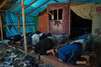 Мусульманская мечеть в лагере мигрантов под Кале