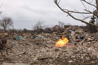 Последствия обстрелов небольшого поселка Ясногородка, Киевская область