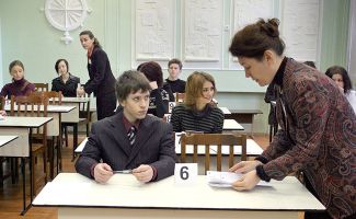 Ученики санкт-петербургской гимназии № 168 во время репетиции ЕГЭ по русскому языку